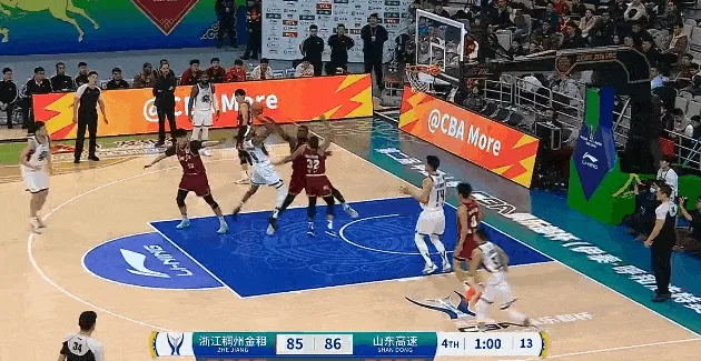 开云体育官网-陈林坚关键时刻撤步三分投进砍下19分，山东还剩1分钟领先浙江4分